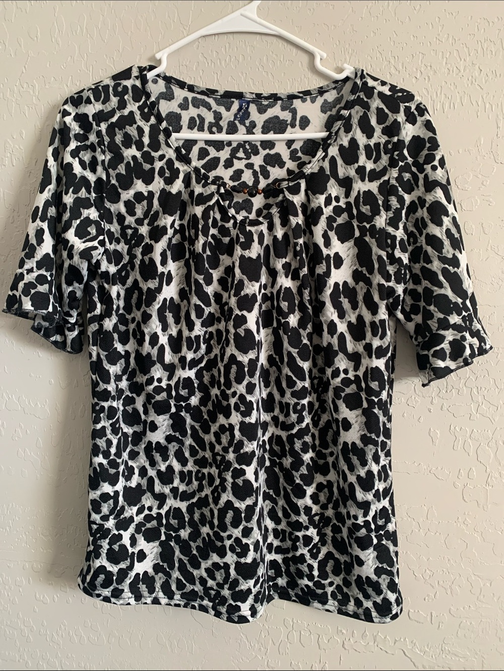 Emily Stacy Black & White Leopard Print Short Sleeve Top Size M